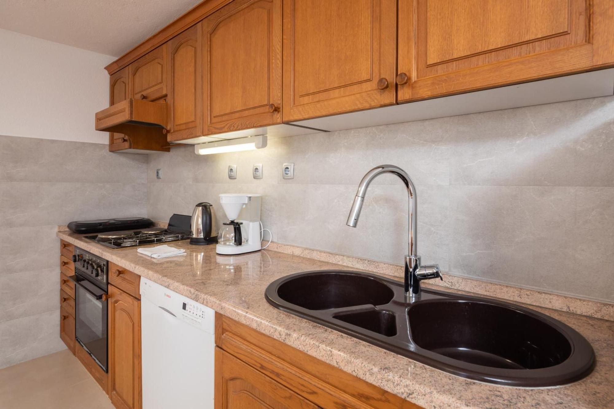 Sunshine Suites Omiš Eksteriør billede